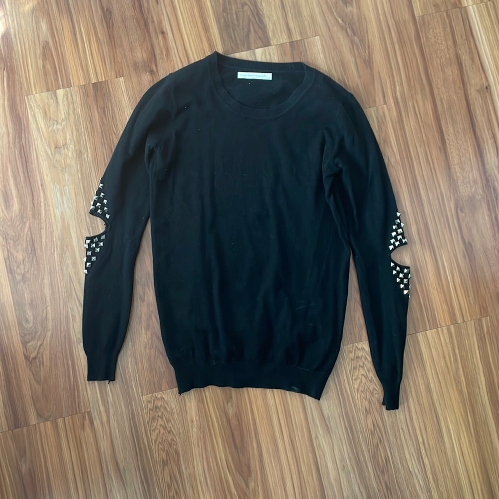 Black crew neck sweater